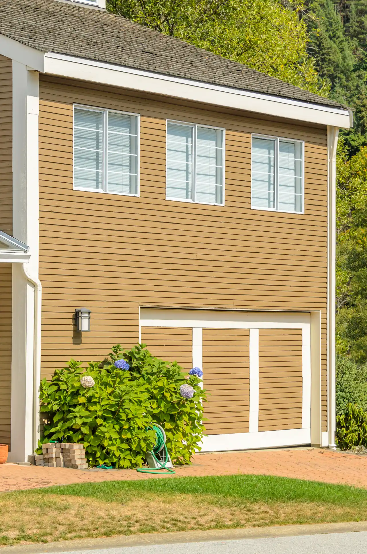 Siding warning signs
